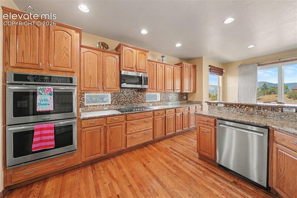 Image 12 of 42: Kitchen