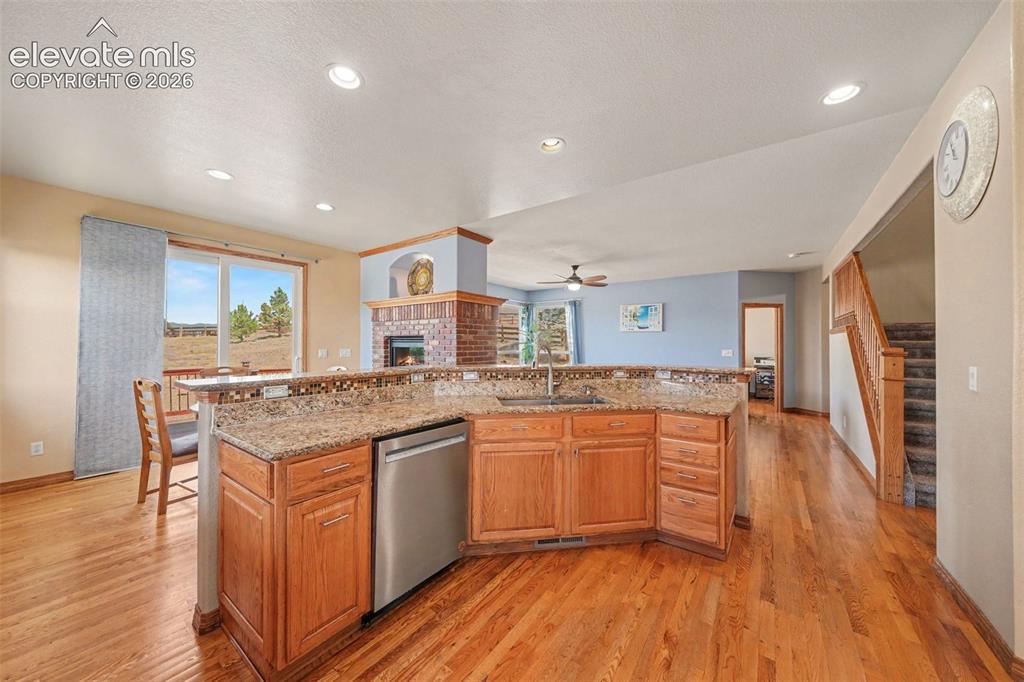 Image 13 of 42: Kitchen