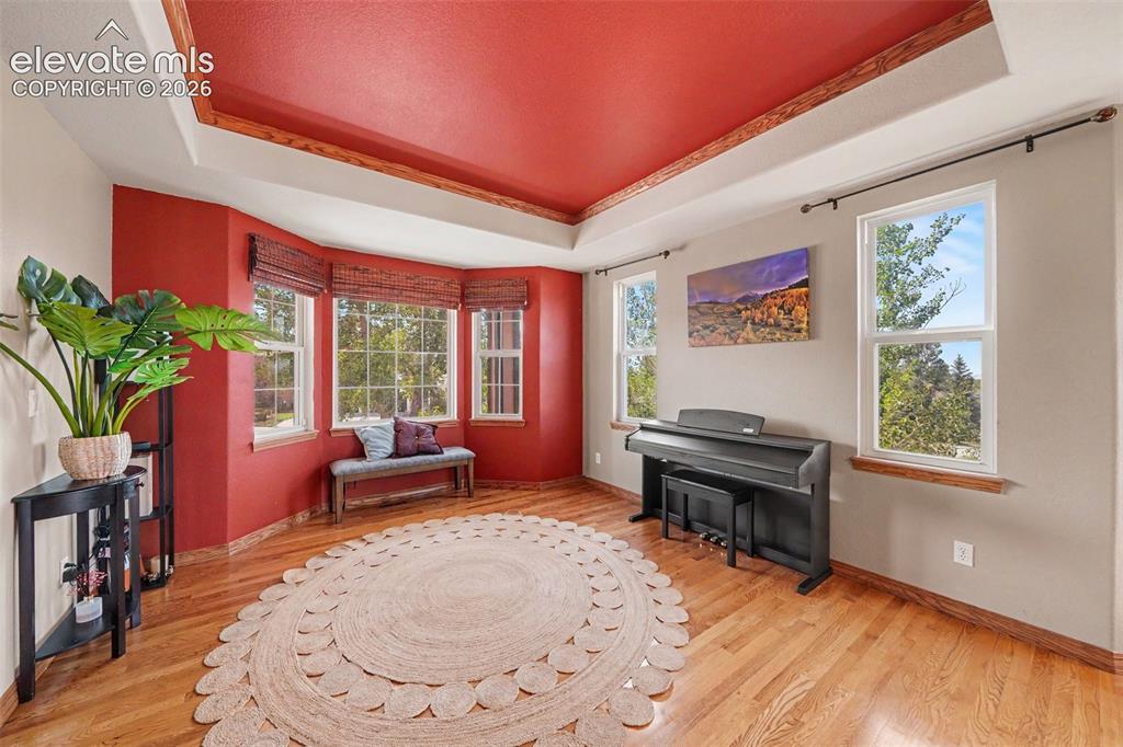 Image 14 of 42: Sitting Room