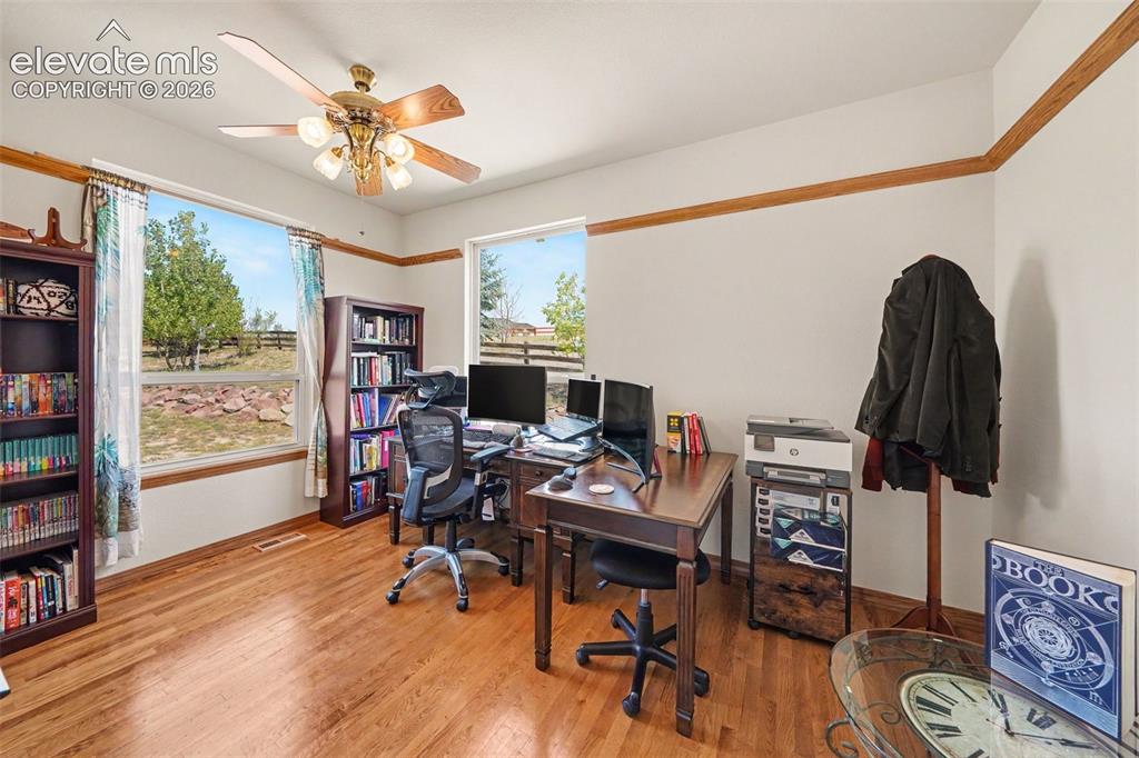 Image 15 of 42: Office