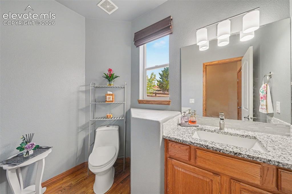 Image 16 of 42: Bathroom