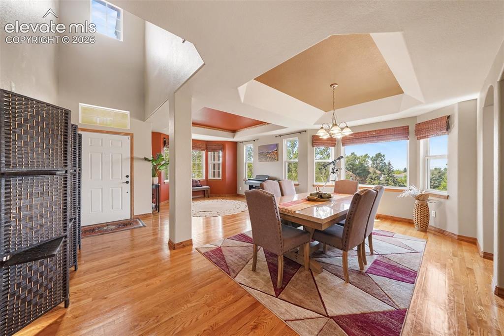 Image 9 of 42: Dining Area