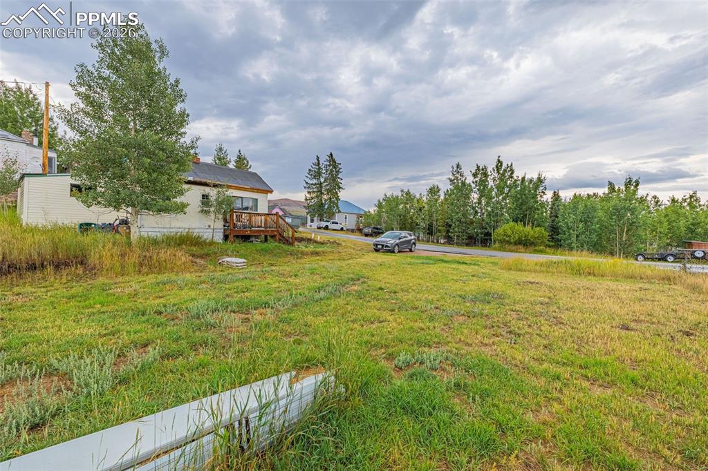 Image 16 of 23: Yard