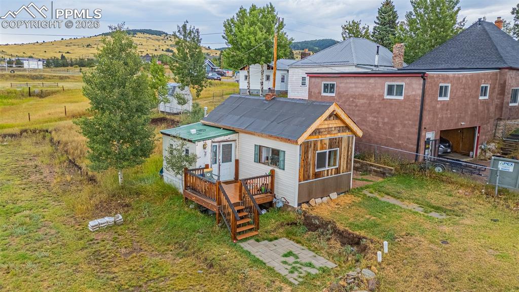 Image 19 of 23: Back of Structure