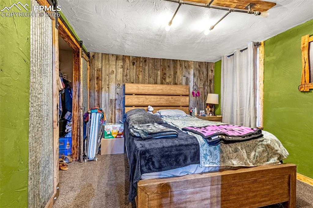 Image 4 of 23: Bedroom