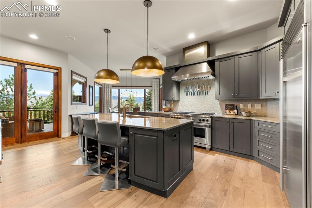 Image 11 of 46: Kitchen