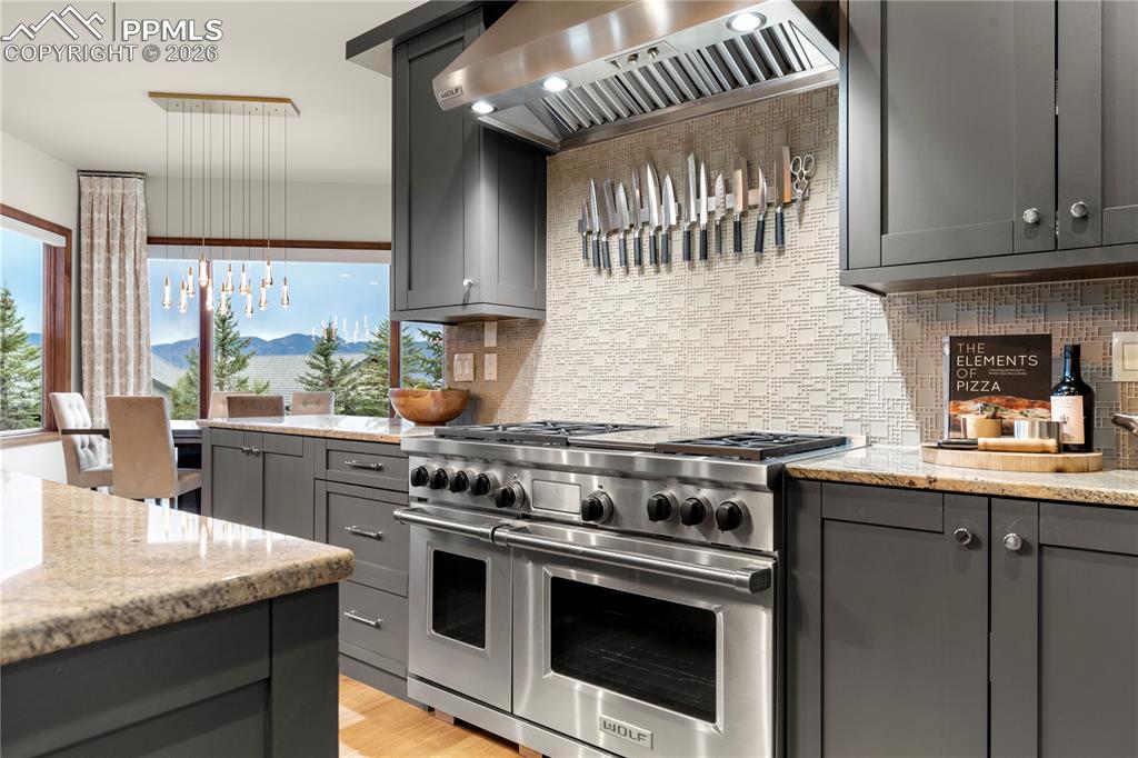 Image 13 of 46: Kitchen