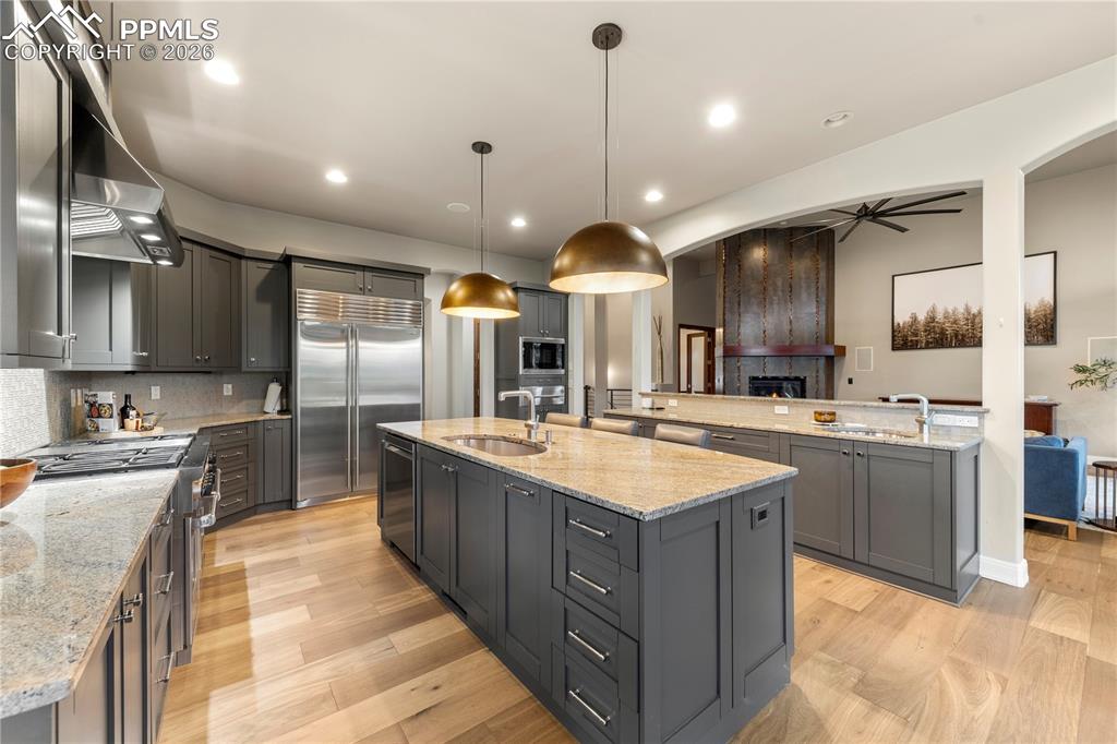 Image 14 of 46: Kitchen