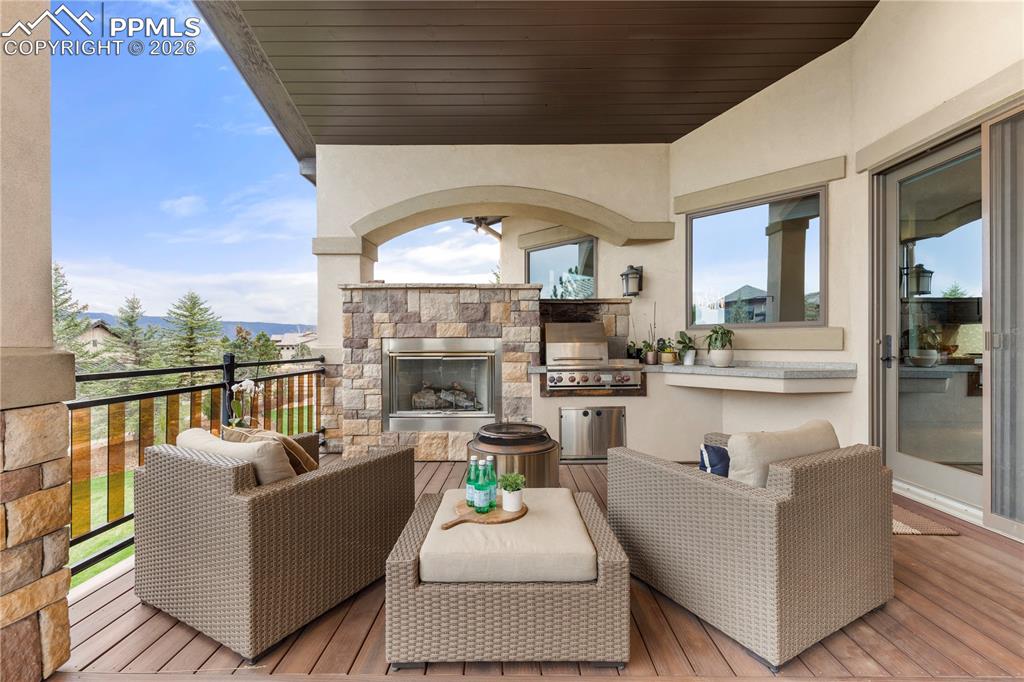 Image 19 of 46: Deck