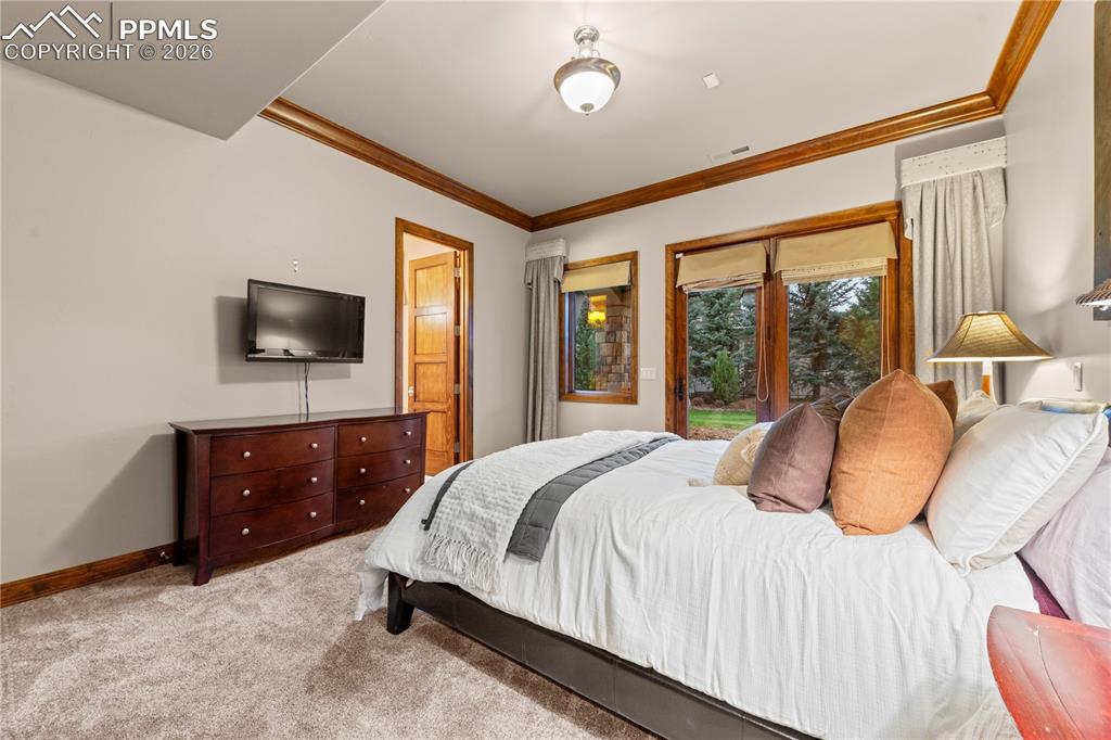 Image 34 of 46: Bedroom