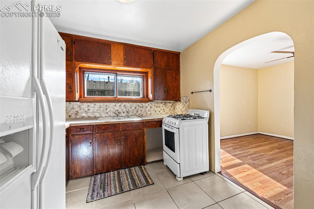 Image 12 of 36: Kitchen