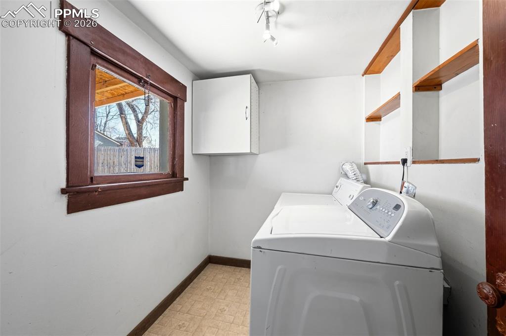 Image 19 of 36: Laundry