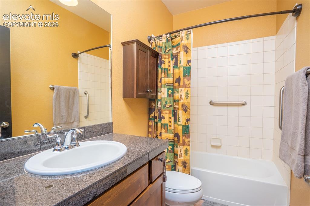 Image 27 of 47: Private bath off the 3rd bedroom