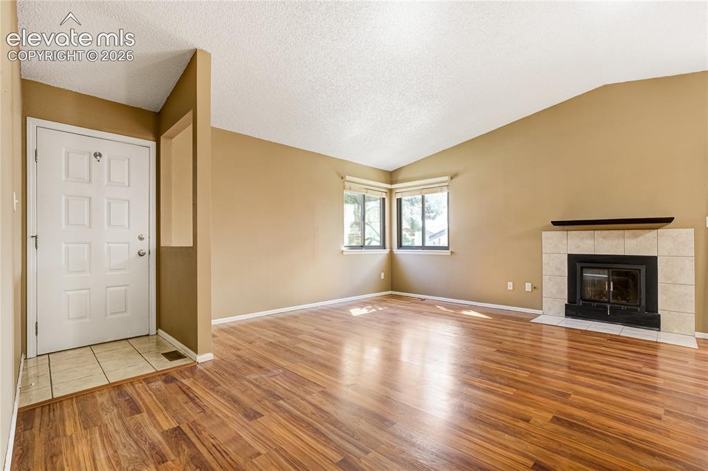 Image 5 of 25: Living Room
