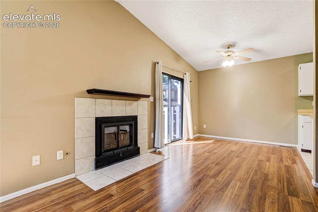 Image 6 of 25: Living Room
