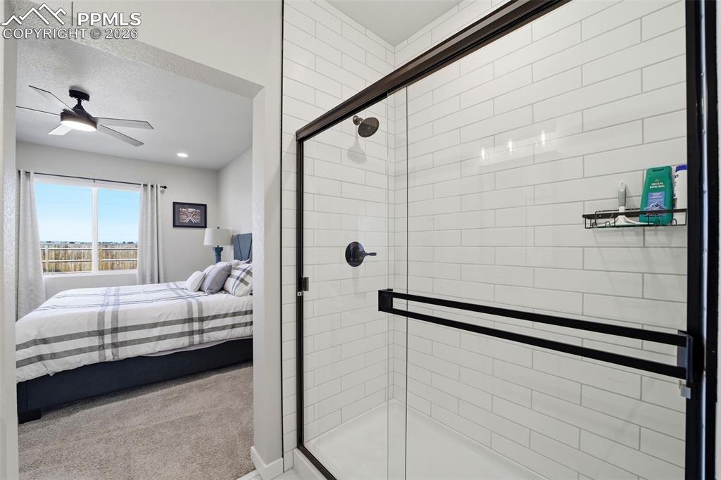 Image 19 of 47: Bathroom