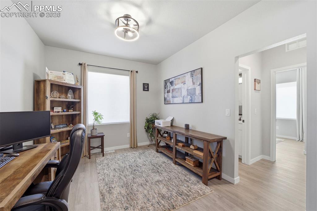 Image 21 of 47: Office