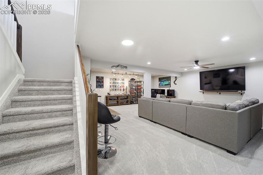 Image 27 of 47: Living Room