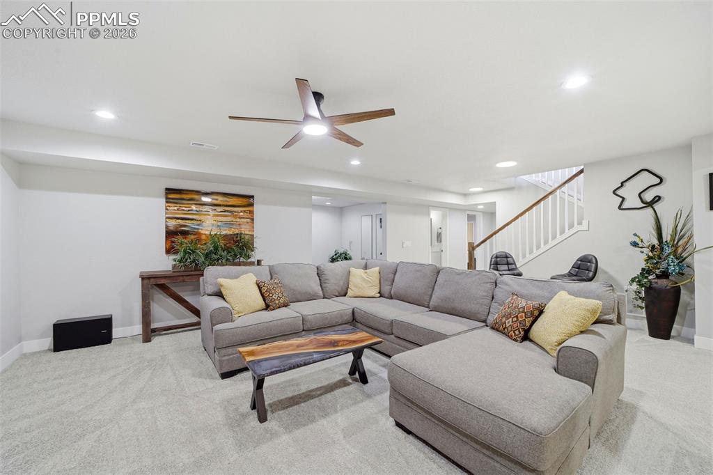 Image 29 of 47: Living Room