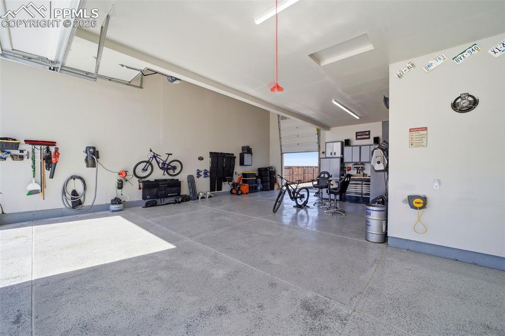 Image 36 of 47: Garage