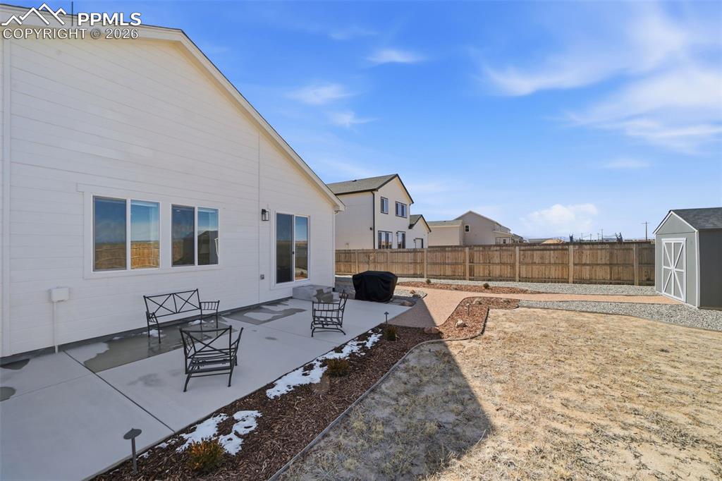 Image 41 of 47: Yard