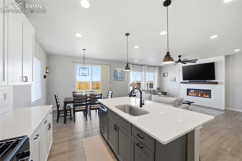 Image 7 of 47: Kitchen