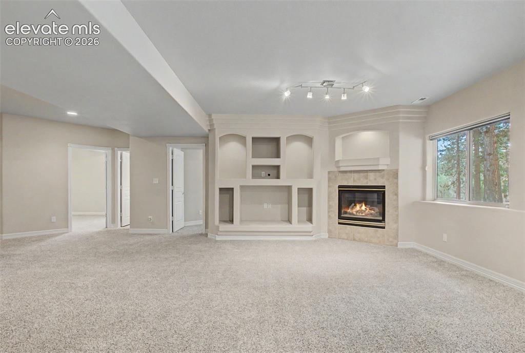 Image 27 of 46: Family Room