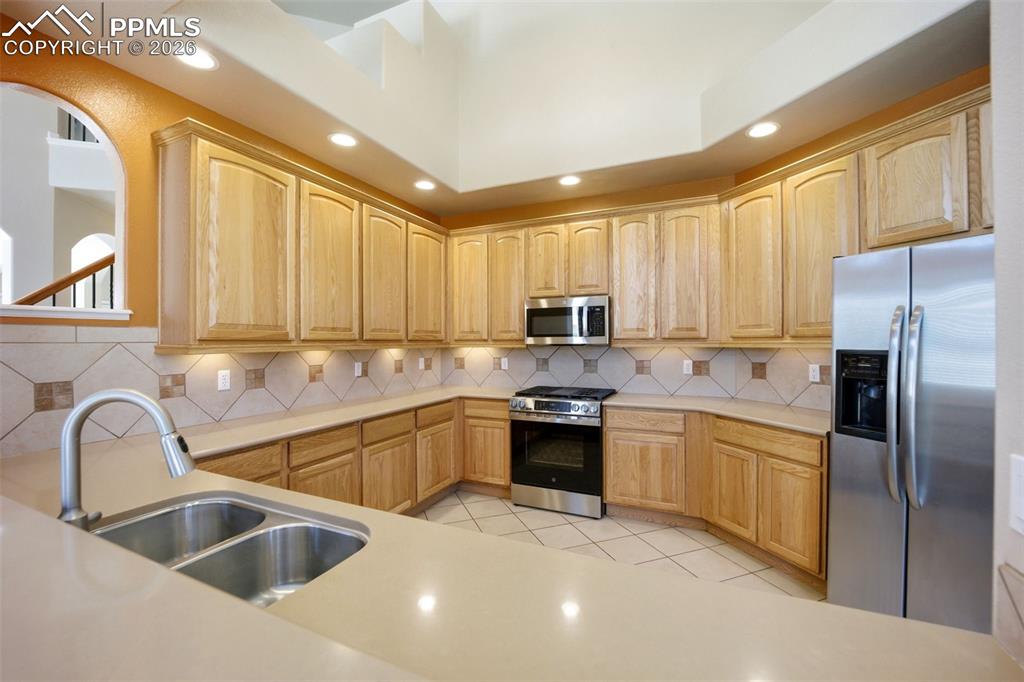 Image 12 of 50: Kitchen