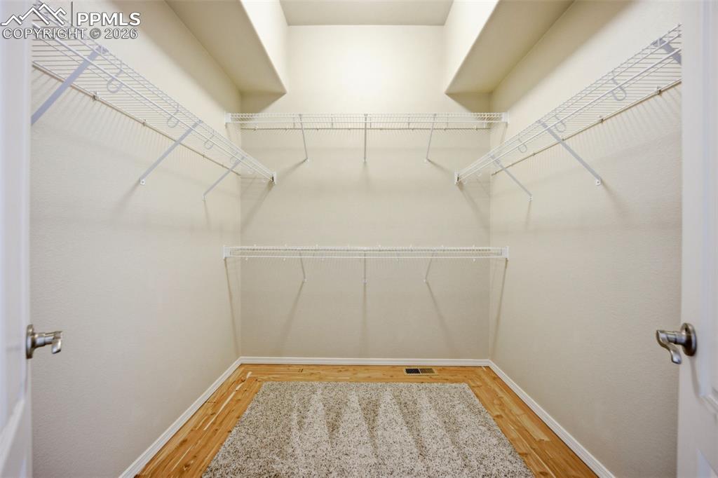 Image 29 of 50: Closet