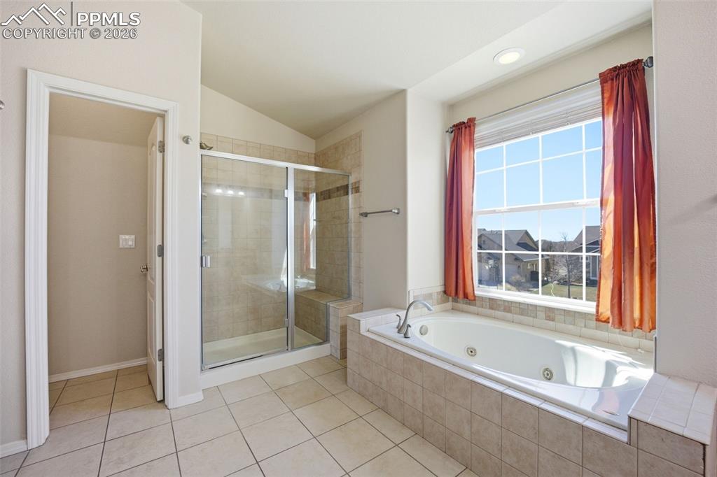 Image 31 of 50: Bathroom