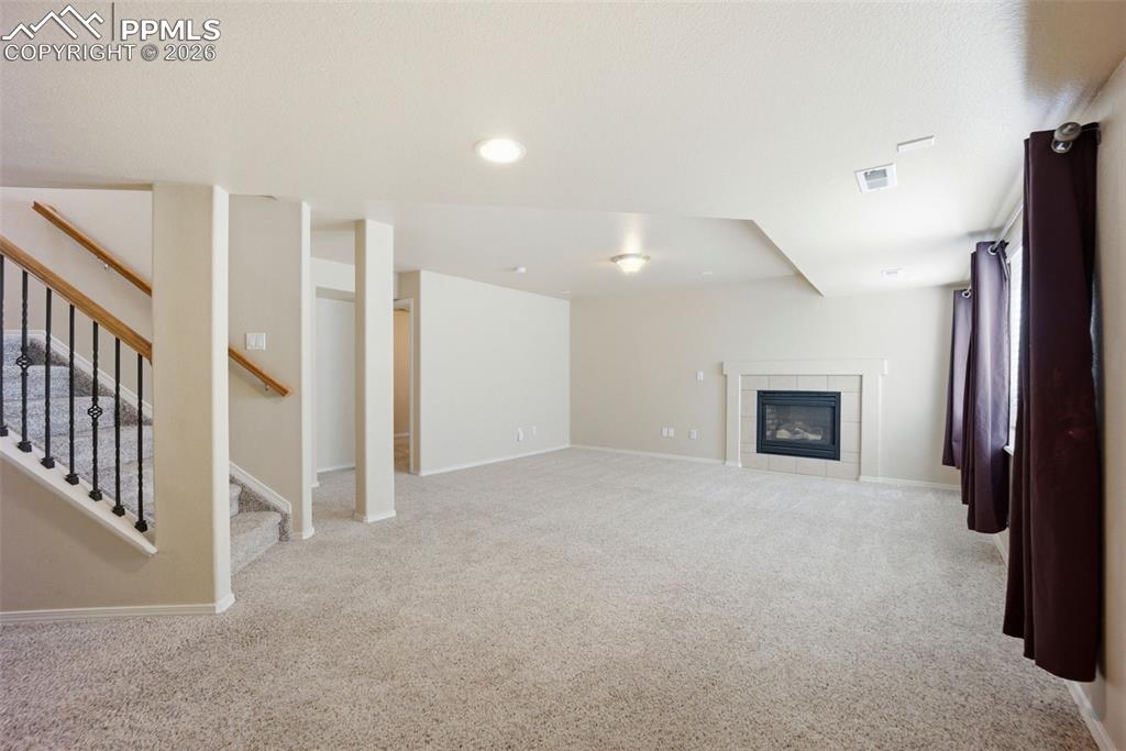 Image 36 of 50: Living Room