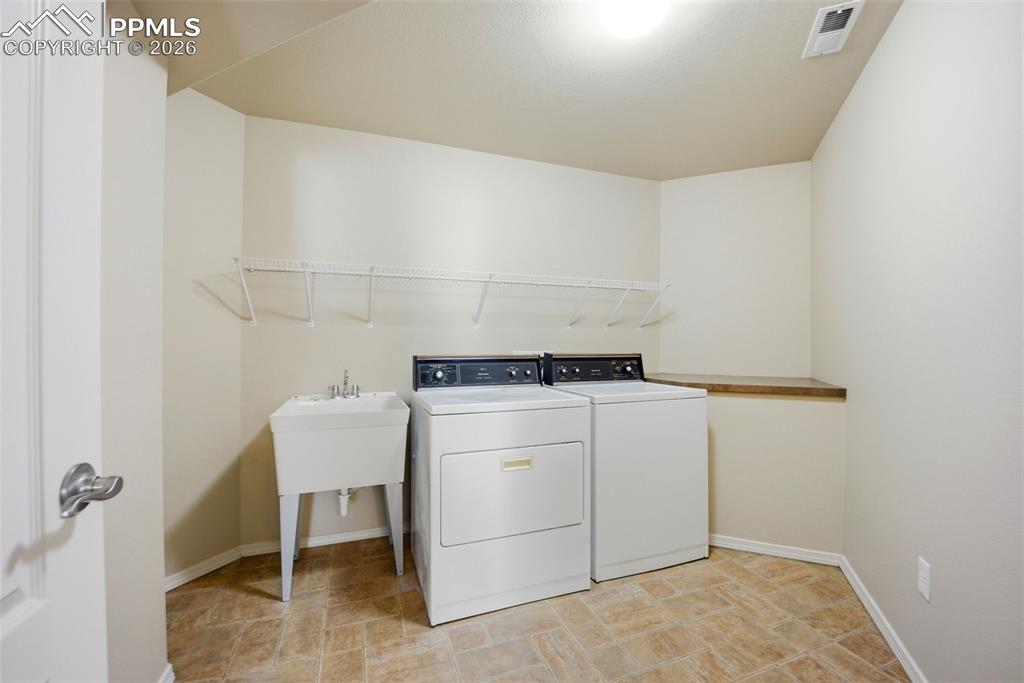 Image 41 of 50: Laundry