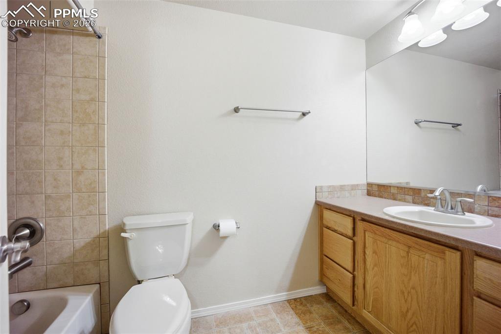 Image 44 of 50: Bathroom