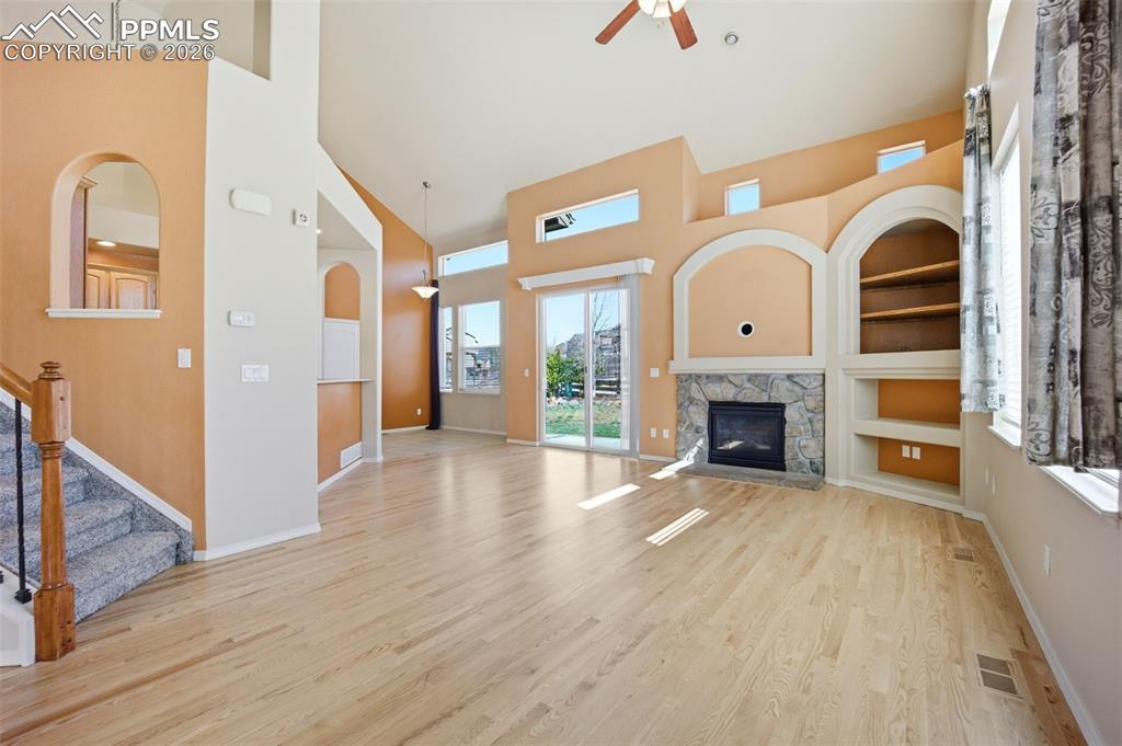 Image 9 of 50: Living Room