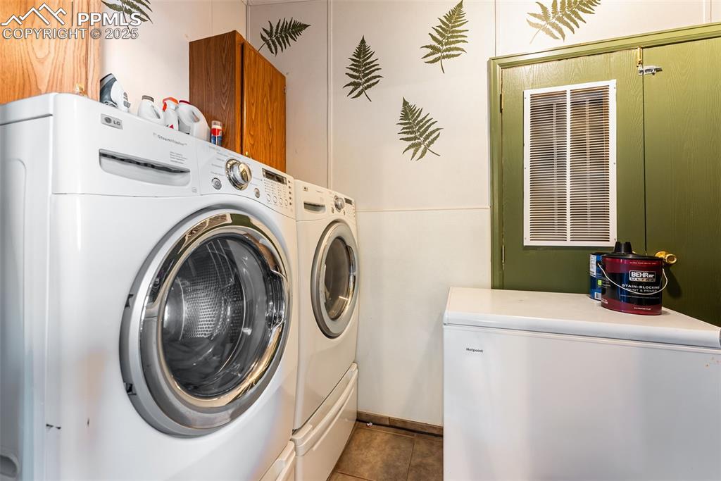 Image 14 of 35: Laundry