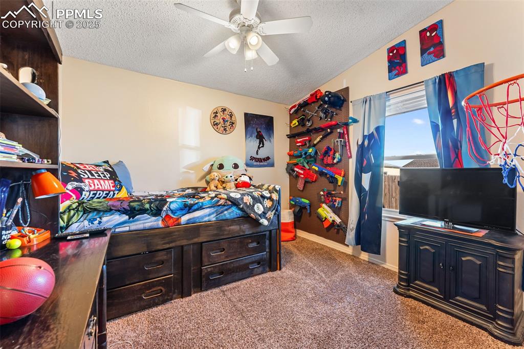 Image 18 of 35: Bedroom