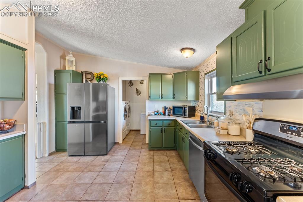 Image 7 of 35: Kitchen