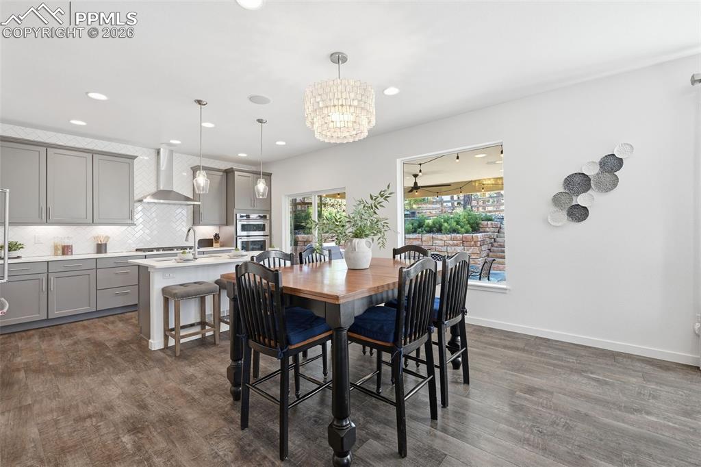 Image 10 of 50: Kitchen