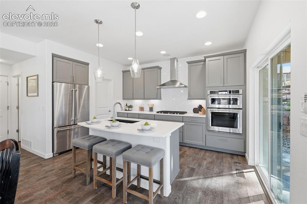 Image 11 of 50: Kitchen