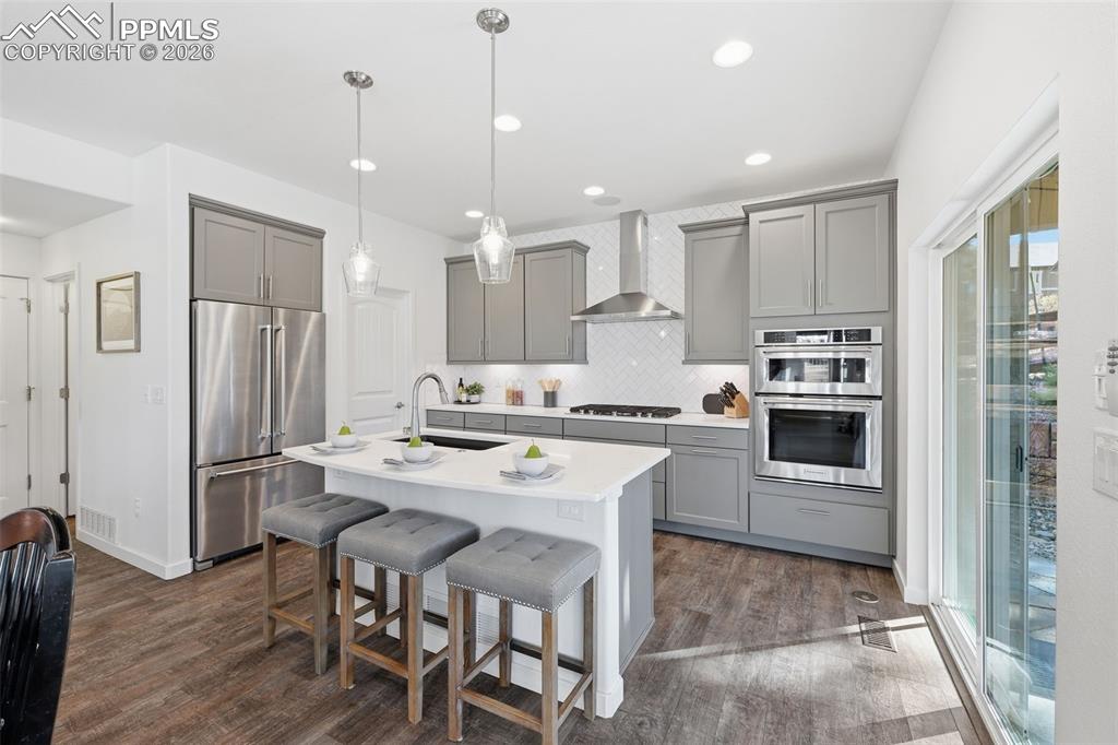 Image 12 of 50: Kitchen