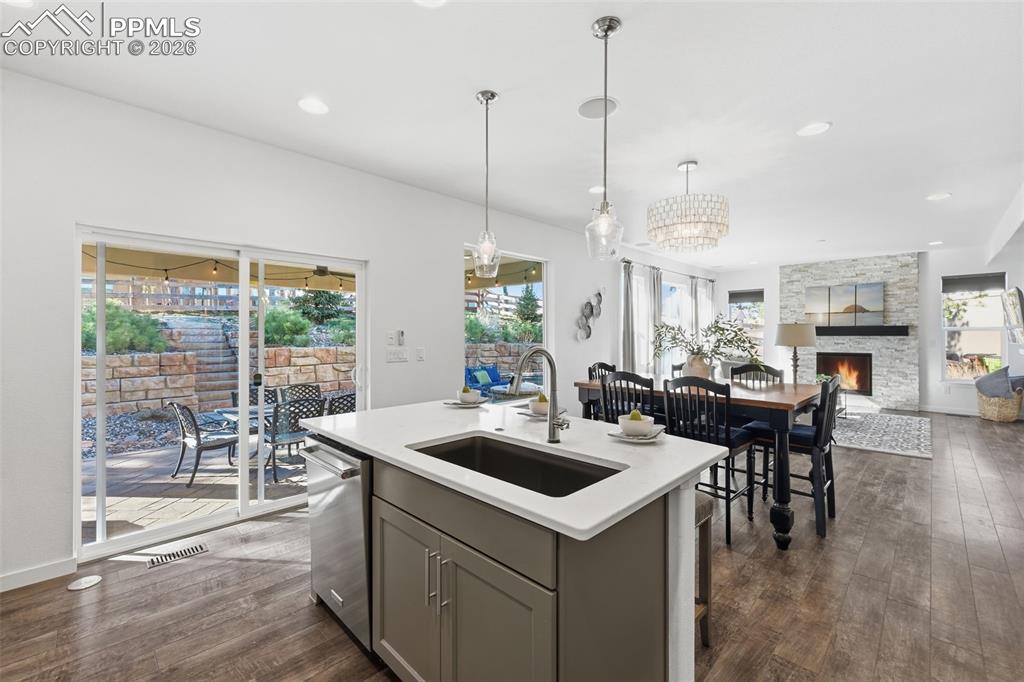 Image 13 of 50: Kitchen