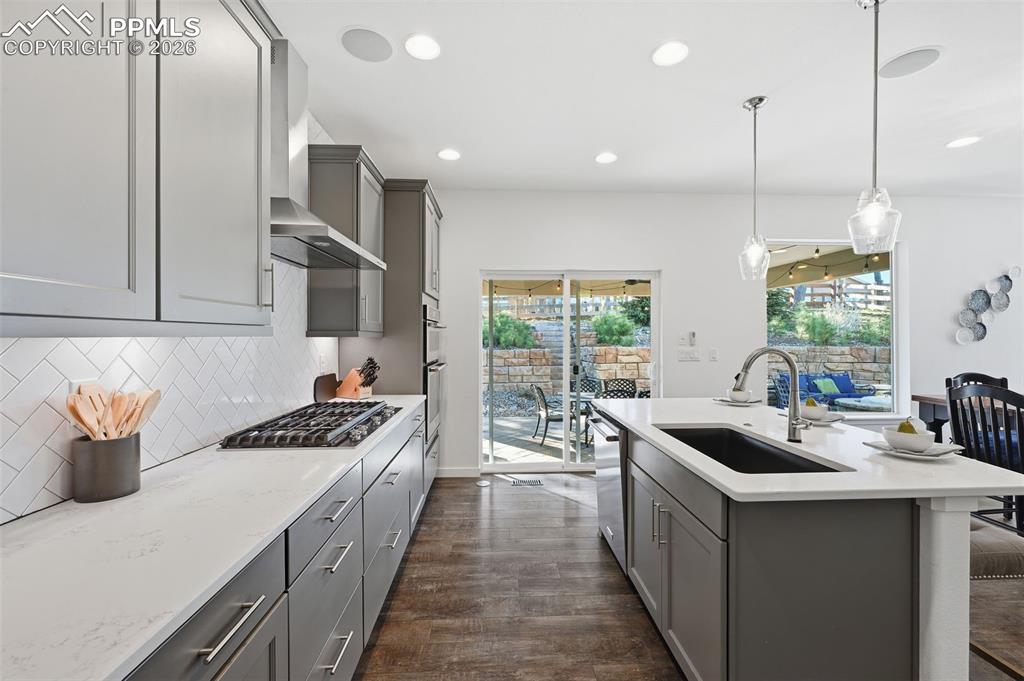 Image 14 of 50: Kitchen