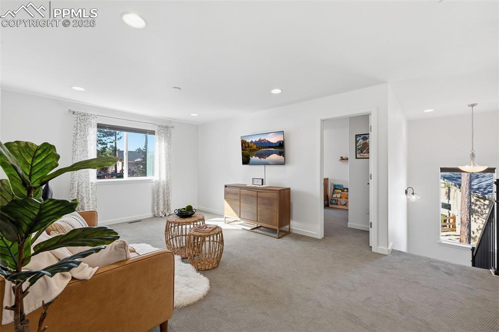 Image 26 of 50: Flex Space