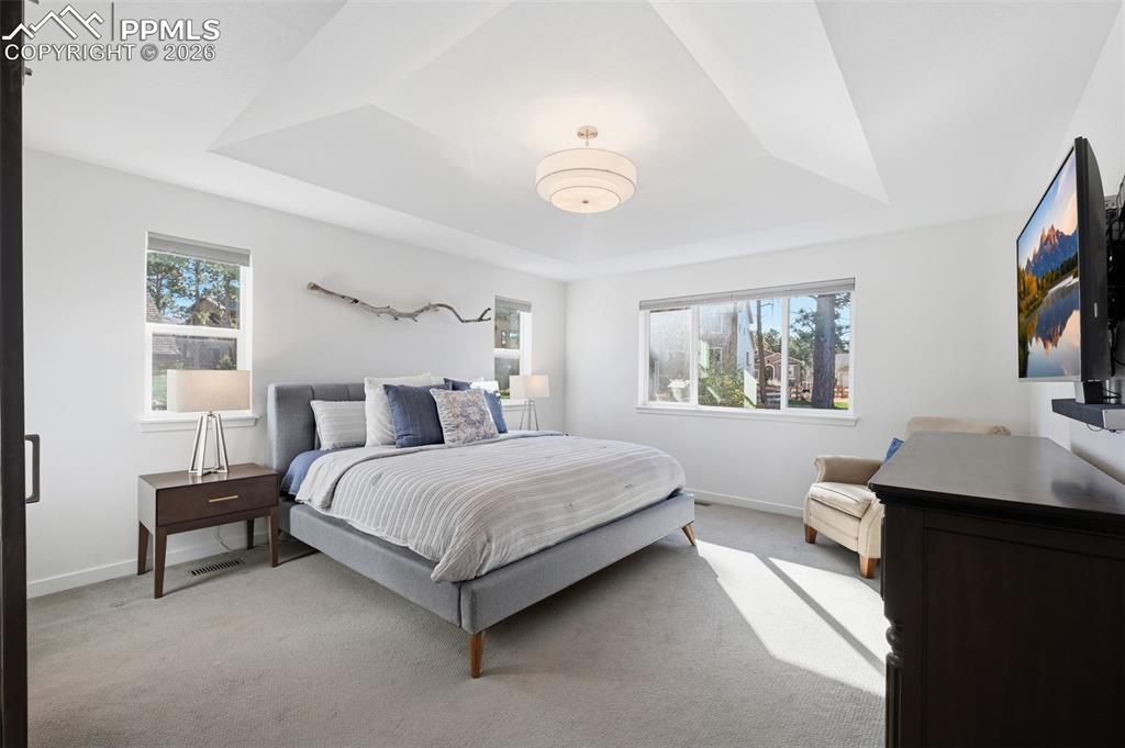 Image 28 of 50: Upper Owners