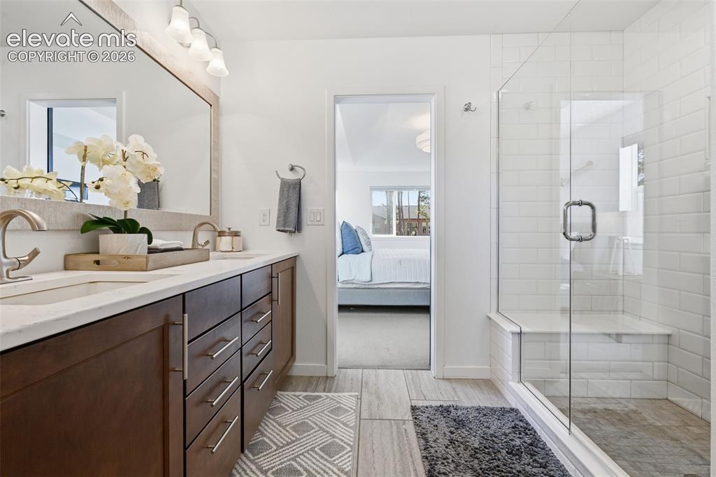 Image 30 of 50: Upper Ensuite