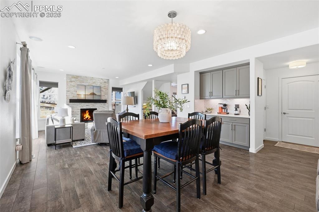 Image 9 of 50: Dining Area