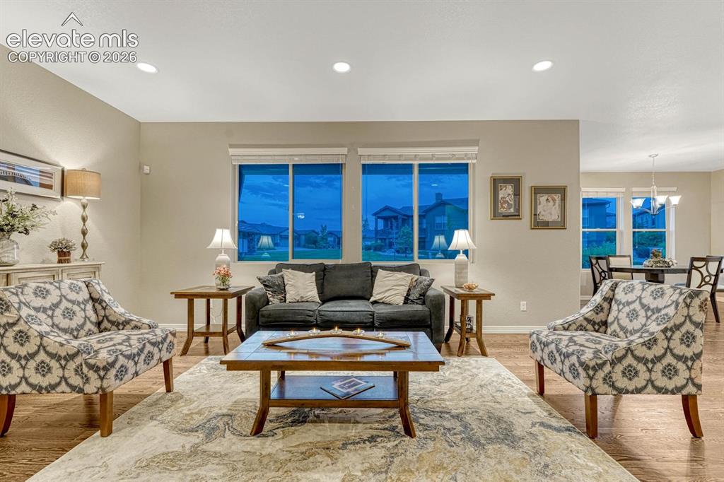 Image 19 of 50: Living Room