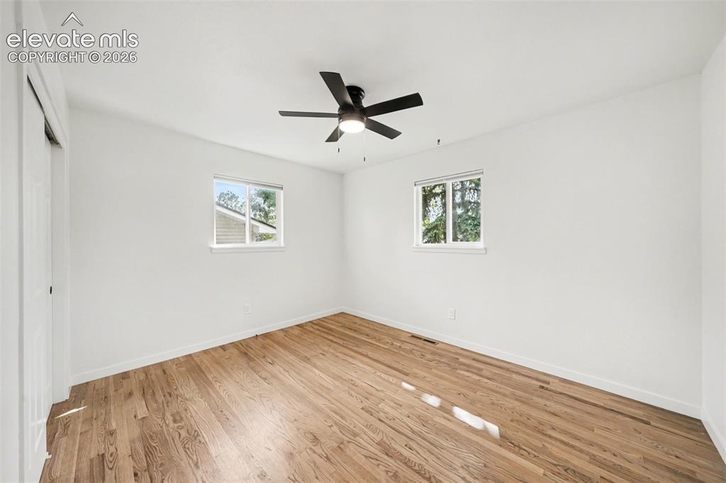 Image 11 of 20: Bedroom
