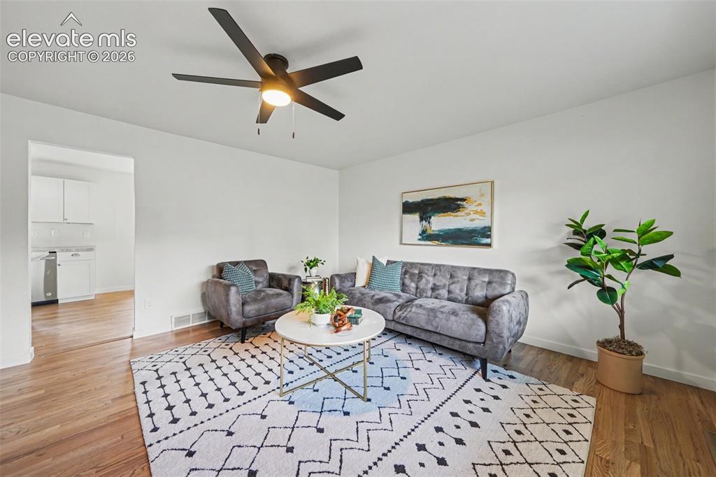 Image 4 of 20: Living Room