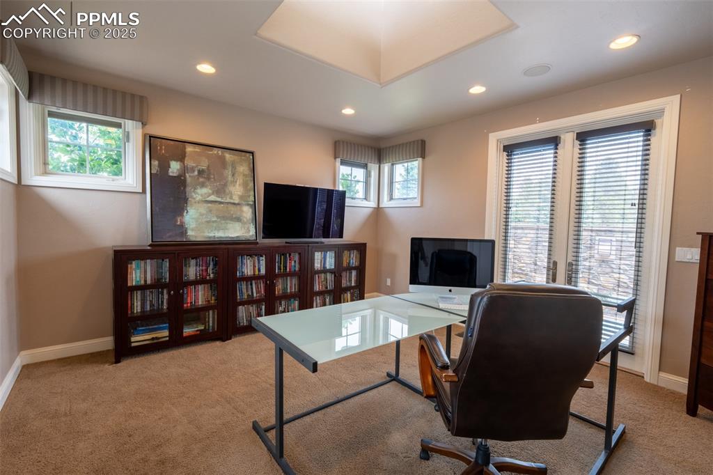 Image 18 of 50: Home Office 